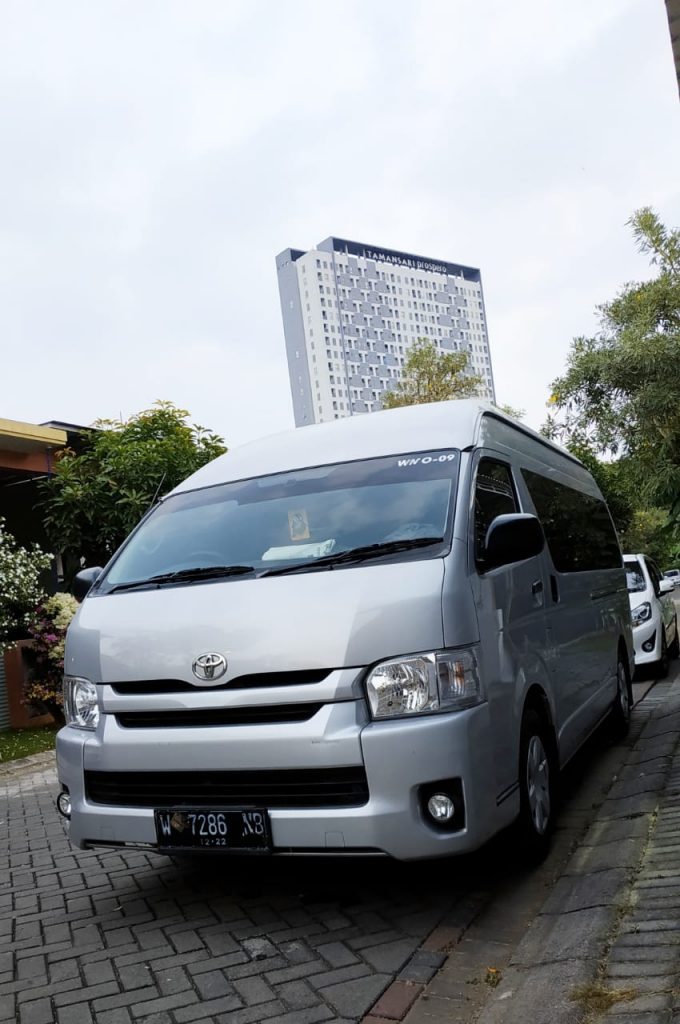 Sewa Hiace Putih Surabaya Terbaru Untuk Acara Gathering Perusahaan