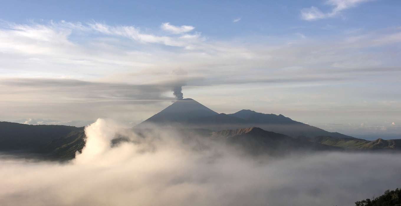 Gunung Semeru, Rekomedasi Wisata di Jawa Timur, Daftar Gunung Terindah di Jawa Timur